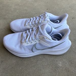 Nike Women’s Air Zoom Pegasus 39 Running Shoes